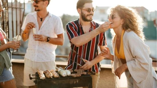 Все на природу: простой лайфхак, как не переедать, если в выходные будут шашлыки