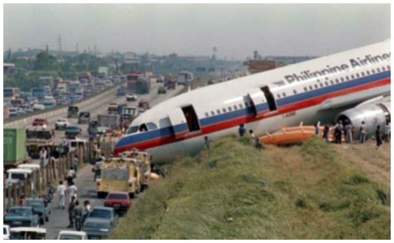В 1987- PHILIPPINE AIRLINES AIRBUS, точно также проскакивает мимо взлетно-посадочной полосы и выехал на трассу. Никто не пострадал. АВИАКАТАСТРОФЫ, интересное, спасение, чудо
