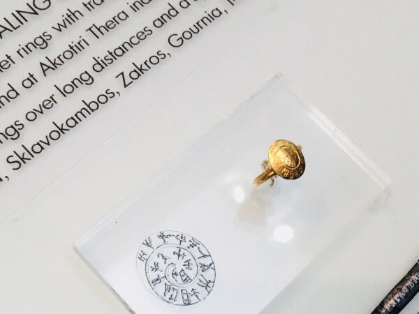 Источник фотографий: https://7x7-journal.ru/posts/2018/11/07/puteshestvie-na-krit-5-istoricheskij-muzej-okonchanie