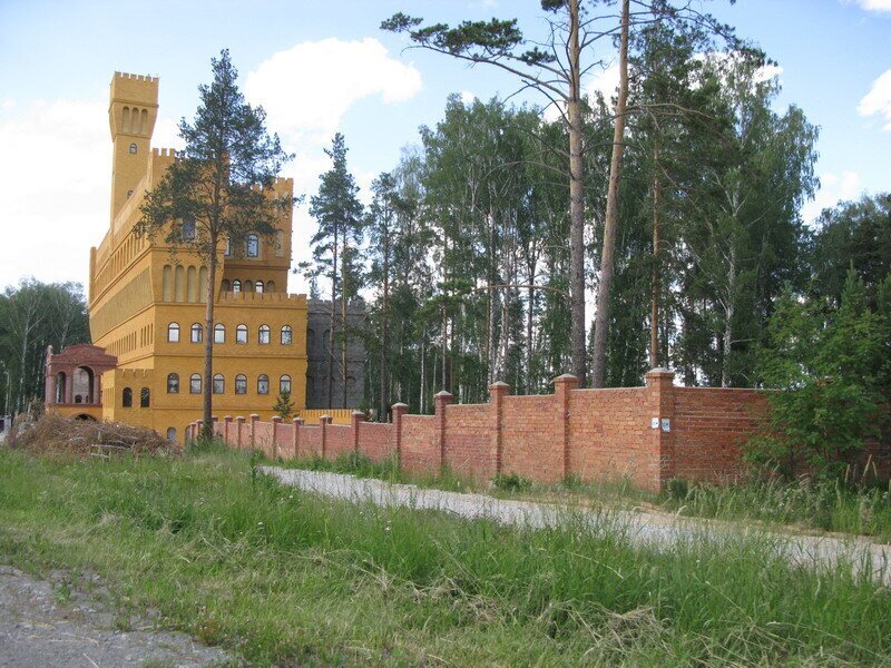 Желтый замок на Урале подешевел на 140 с лишним миллионов рублей архитектура,о недвижимости,Россия