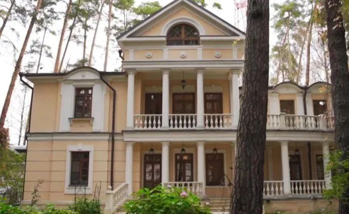 Роскошная усадьба Инны Чуриковой вызвала оторопь у россиян Роскошная усадьба Инны Чуриковой вызвала оторопь у россиян Шоу-бизнес