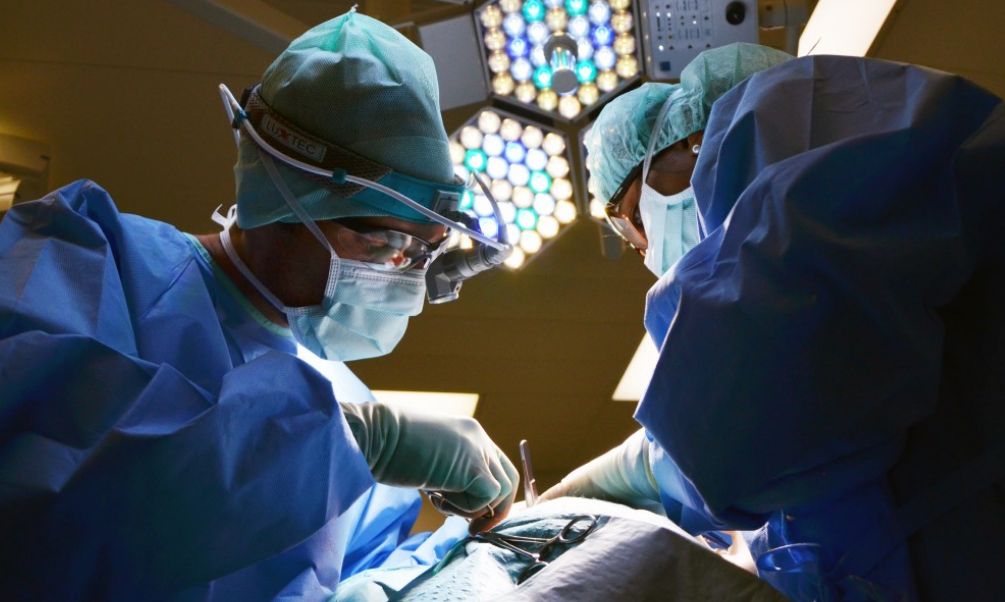 Пожилую россиянку с опухолью в виде гантели успешно прооперировали в Уфе