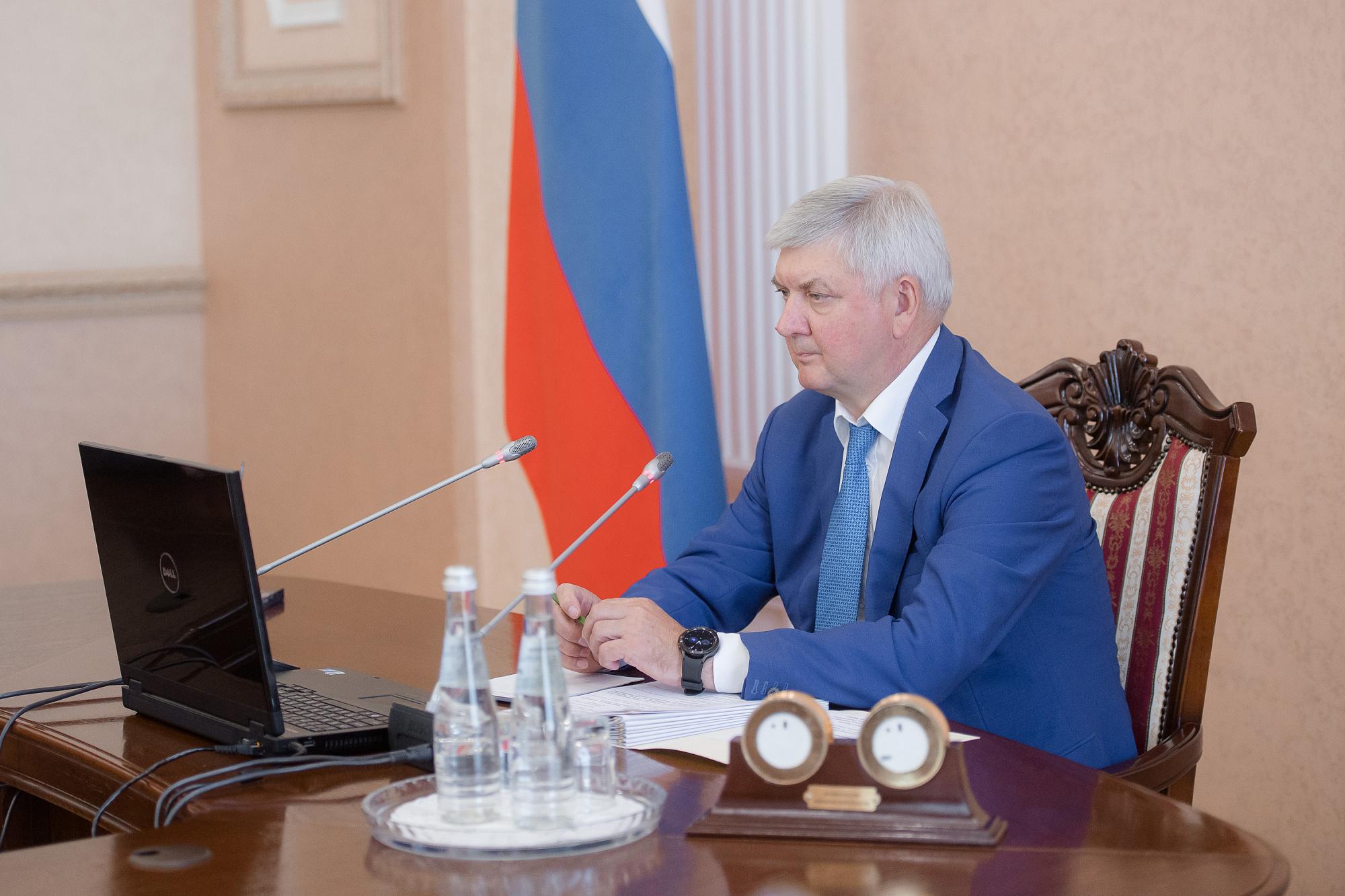 Воронежский губернатор поручил увеличивать зарплату бюджетникам
