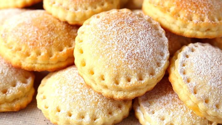 Остался творог в холодильнике? Добавьте муки и испеките лёгкое, но вкуснейшее печенье к чаю Остался творог в холодильнике? Добавьте муки и испеките лёгкое, но вкуснейшее печенье к чаю тесто, печенье, каждый, замесить, новое, печенья, маслом, вырезать, очень, джема, вашей, варенья, вкусу, второй, половинкойС, помощью, Закрыть, кружок, положить, скрепить