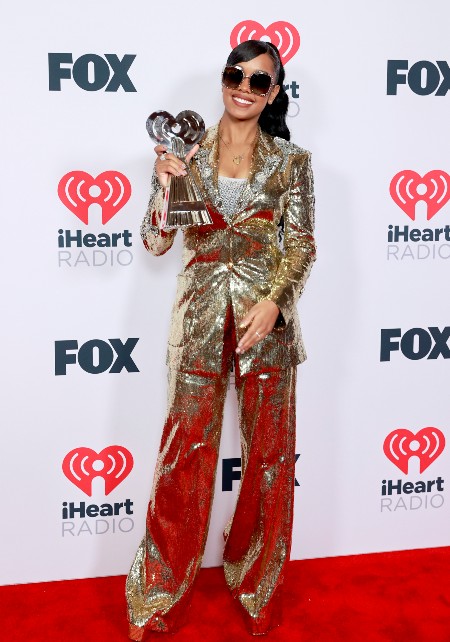 Меган Фокс, Ариана Гранде, Элтон Джон и другие на премии iHeartRadio Music Awards 2021 Меган Фокс, Ариана Гранде, Элтон Джон и другие на премии iHeartRadio Music Awards 2021 Звезды,Красная дорожка