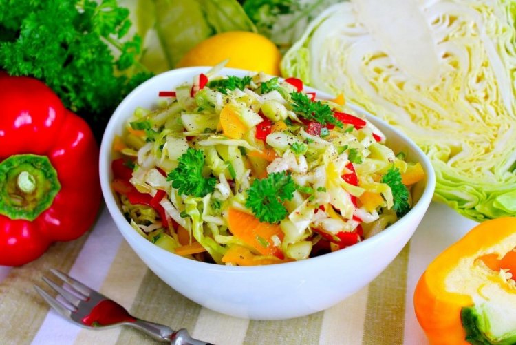 Салат с капустой, огурцами и болгарским перцем Салат с капустой, огурцами и болгарским перцем