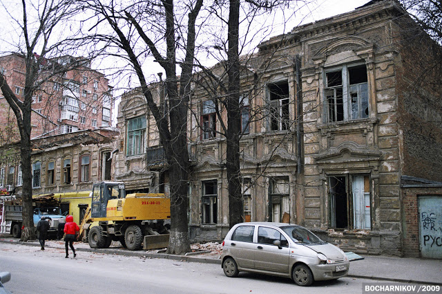 Прямые попадания. Более 150 исторических зданий уничтожено в Ростове за последние 10 лет!!! сейчас, города, здание, начало, здания, конец, Администрацией, застройки, затем, которые, вместе, историческую, архитектуры, жилой, середине, объектов, теперь, место, минимум, зданий