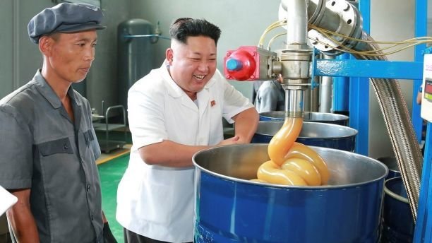 Фабрика смазки - 2014 вождь на заводе, ким чен ын, начальнику видней, партийным курсом, пропаганда, разносторонний юноша, северная корея, советы вождя