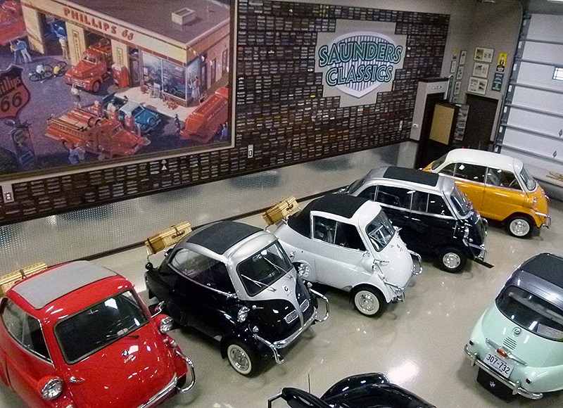 Пробка на колёсах: мастер превратил развалившуюся малолитражку в звезду авто-шоу Пробка на колёсах: мастер превратил развалившуюся малолитражку в звезду авто-шоу