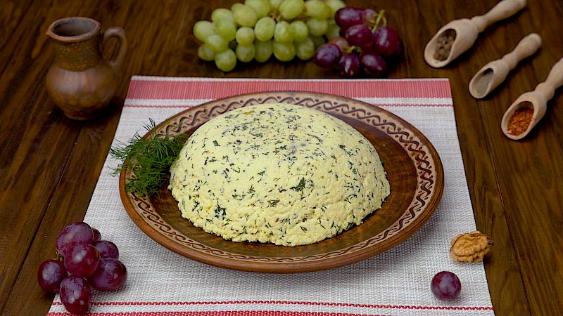 Идеальная троица для семейного обеда: сало, хлеб и нежный сыр своими руками