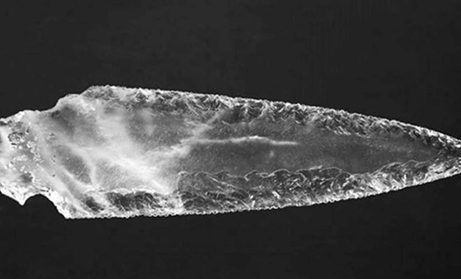 В Испании нашли нож возрастом 5000 лет, который сделан не как другие ножи этого времени. Он не из металла, а из кристалла среди, камере, Испании, значение, артефакт, найден, массивной, подземной, личной, собственностью, археологических, культаВозможно, одного, человека, ритуальное, передаваемое, поколения, являлся, какогото, духовного