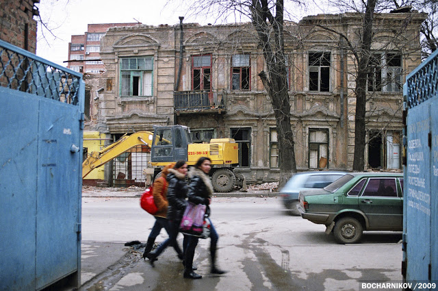 Прямые попадания. Более 150 исторических зданий уничтожено в Ростове за последние 10 лет!!! сейчас, города, здание, начало, здания, конец, Администрацией, застройки, затем, которые, вместе, историческую, архитектуры, жилой, середине, объектов, теперь, место, минимум, зданий