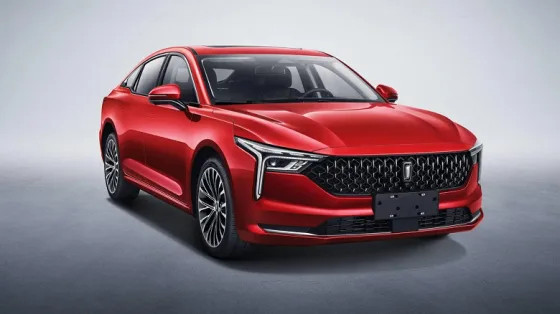 Аналог Toyota Camry и Kia K5 с 2,0-литровым мотором и 6-ступенчатым «автоматом» — всего 2,3 млн рублей. Bestune обрушил цены лифтбэк B70 и кроссовер T55