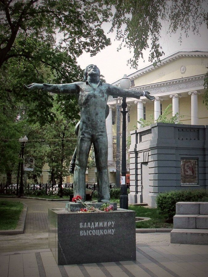 Памятник Владимиру Высоцкому у Петровских ворот в Москве бюсты, высоцкий, памятники