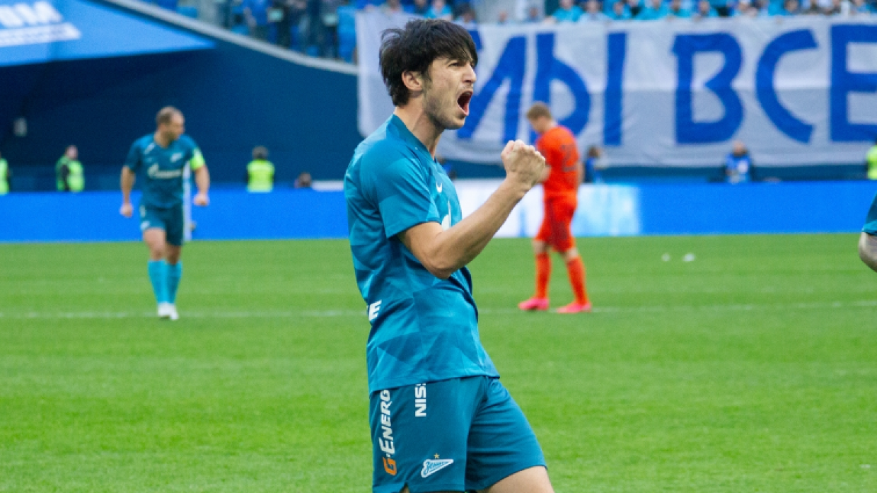 «Лион» сохраняет интерес к нападающему «Зенита» Сердару Азмуну