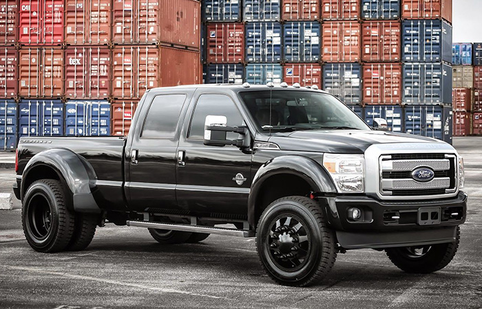 Пикап Ford F-350.