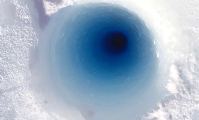 В Антарктиде пробурили скважину и бросили в нее лед: скважина стала издавать звуки выстрелов