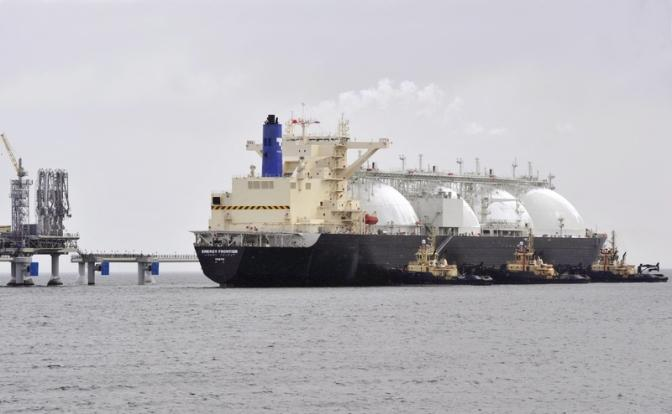 Японию следует лишить газа в ответ на введенные против России санкции, считает депутат Сахалинской областной думы Александр Болотников.
