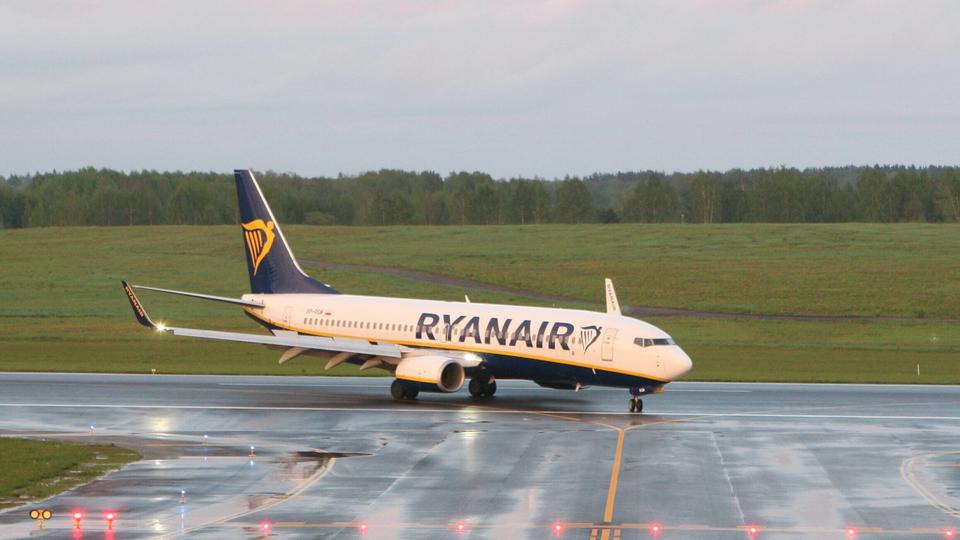 В Ryanair объяснили, что вынудило пилота посадить самолет в Минске