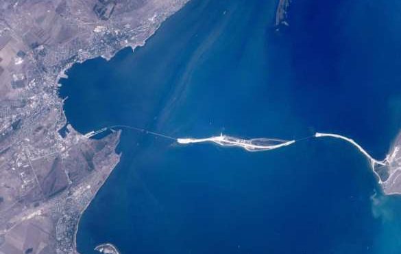 Вид на Крымский мост из космоса