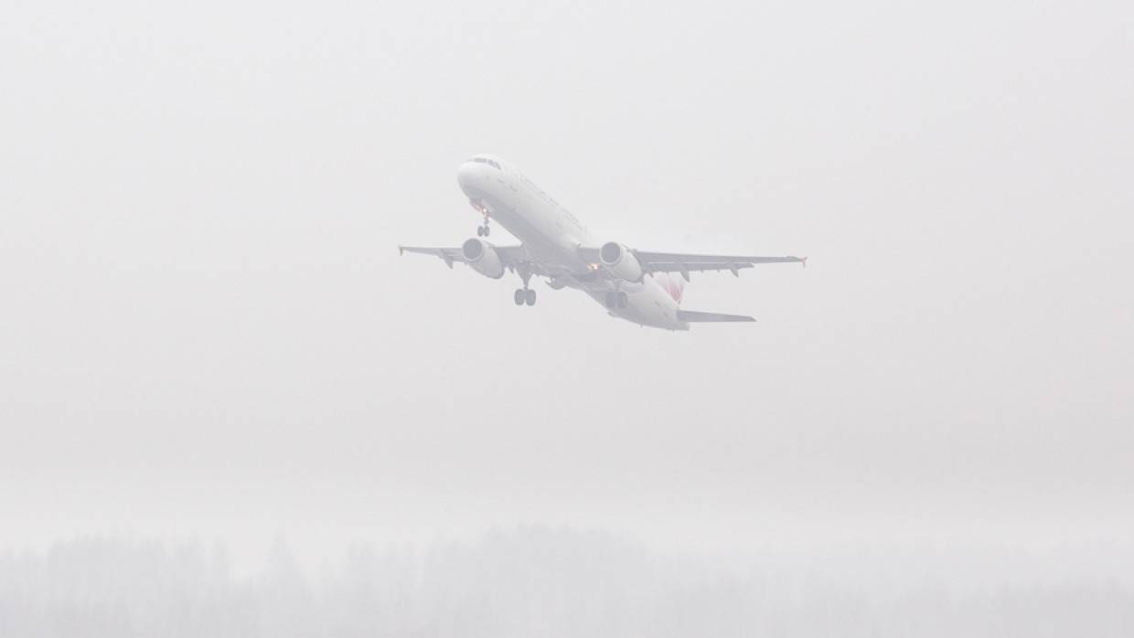 Пять самолетов не могут покинуть Красноярск из-за густого тумана