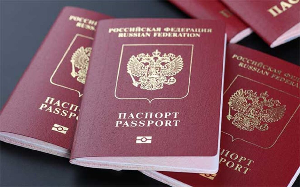 Пакет с паспортами россиян нашли на свалке в Алтайском крае