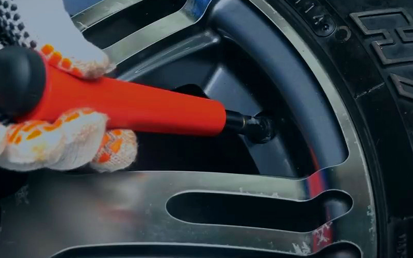 Это надо делать при каждой смене шин. Но вы точно не делаете