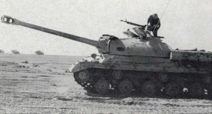 Танк ИС-3М египетской армии. Во время танкового сражения будет уничтожен израильтянами. /Фото: yaplakal.com