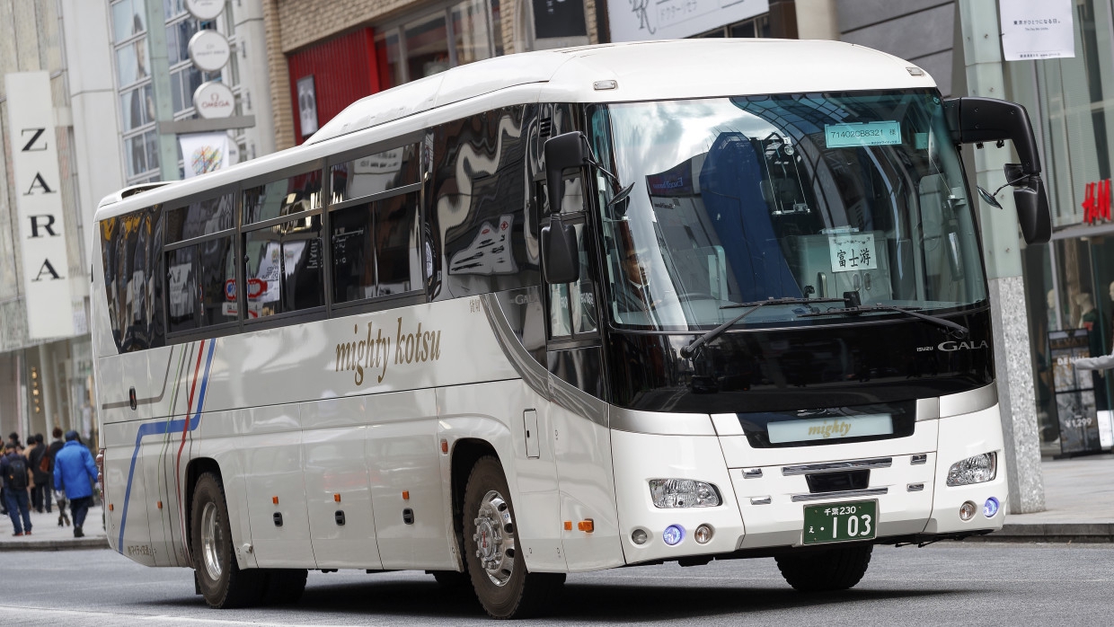 Автобус с рабочими провалился в пропасть в Перу