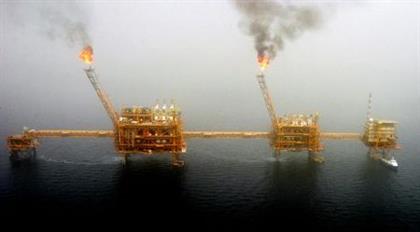 Gas flares from an oil production platform at the Soroush oil fields in the Persian Gulf, 1,250 km (776 miles) south of the capital Tehran, July 25, 2005. Picture taken July 25, 2005. REUTERS/Raheb Homavandi CJF/KS 