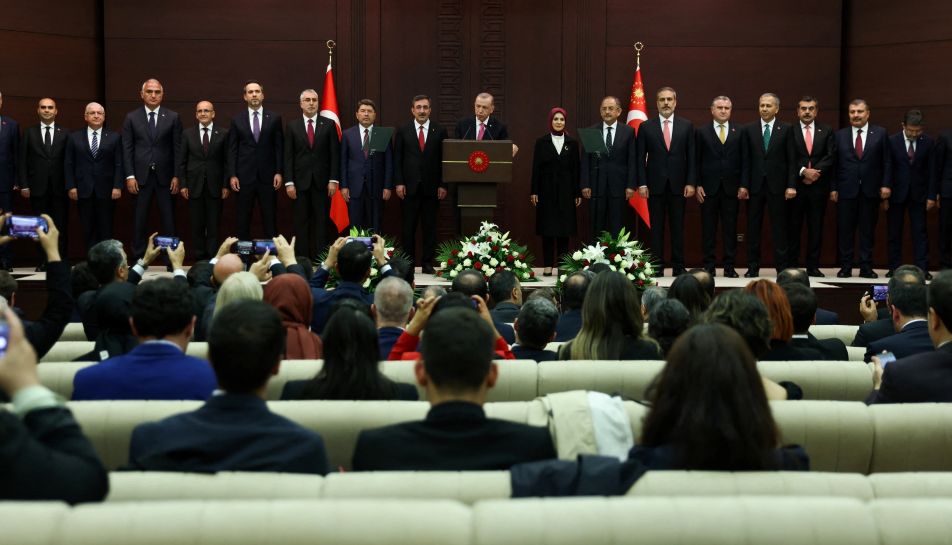Турция: обновлённому правительству лёгкой жизни не будет геополитика,г,Москва [1405113]