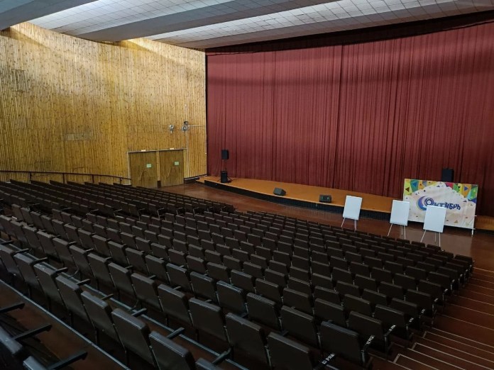 Виталий Артёмов обсудил с архитекторами планы по реконструкции рязанского кинотеатра «Октябрь»