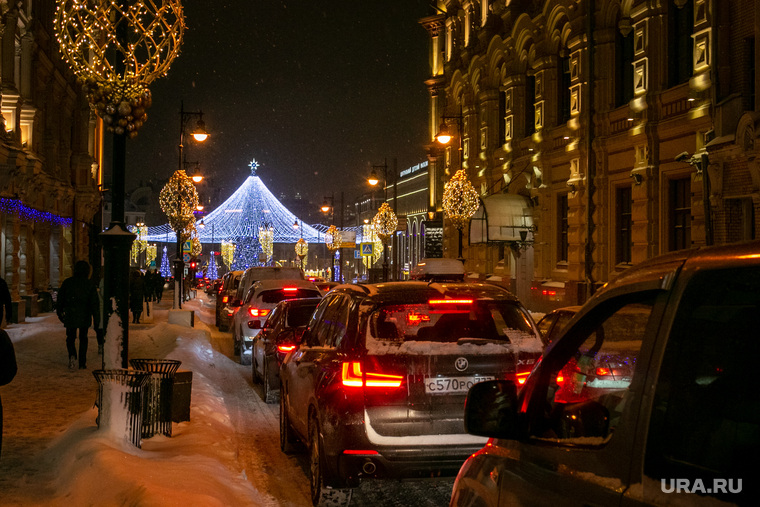 Вечерняя Москва. Москва, пробка, зима, лубянка, новогодняя елка, трафик, лубянская площадь, новый год, иллюминация