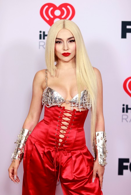 Меган Фокс, Ариана Гранде, Элтон Джон и другие на премии iHeartRadio Music Awards 2021 Меган Фокс, Ариана Гранде, Элтон Джон и другие на премии iHeartRadio Music Awards 2021 Звезды,Красная дорожка