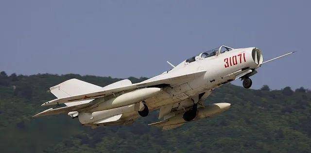 Беспилотники военного назначения, созданные на базе снятых с вооружения самолетов Беспилотники военного назначения, созданные на базе снятых с вооружения самолетов оружие