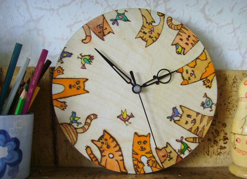«Веселые котики и птички»: делаем настенные часы для детской своими руками дерево,поделки,часы