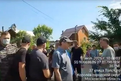 Под Москвой жители устроили драку со строителями дороги и попали на видео