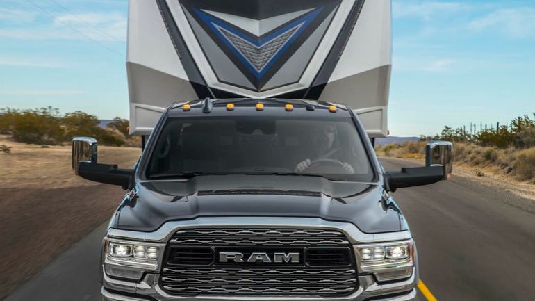 Новый грузовой пикап Dodge Ram 3500HD - с максимальным крутящим моментом 1354 Нм авто и мото