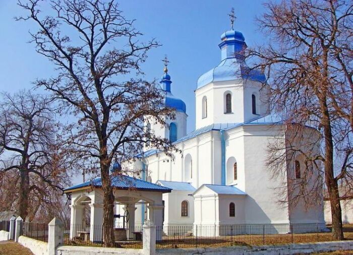 Покровская церковь в селе Сулимовка, возведенная на средства гетмана. /Фото: metry.ua