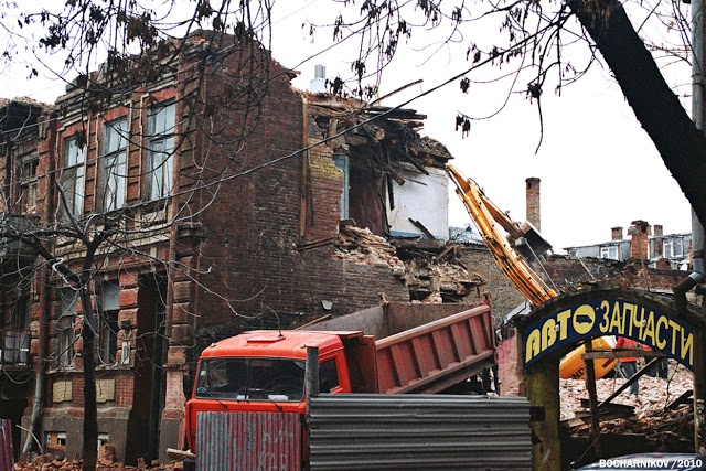 Прямые попадания. Более 150 исторических зданий уничтожено в Ростове за последние 10 лет!!! сейчас, города, здание, начало, здания, конец, Администрацией, застройки, затем, которые, вместе, историческую, архитектуры, жилой, середине, объектов, теперь, место, минимум, зданий