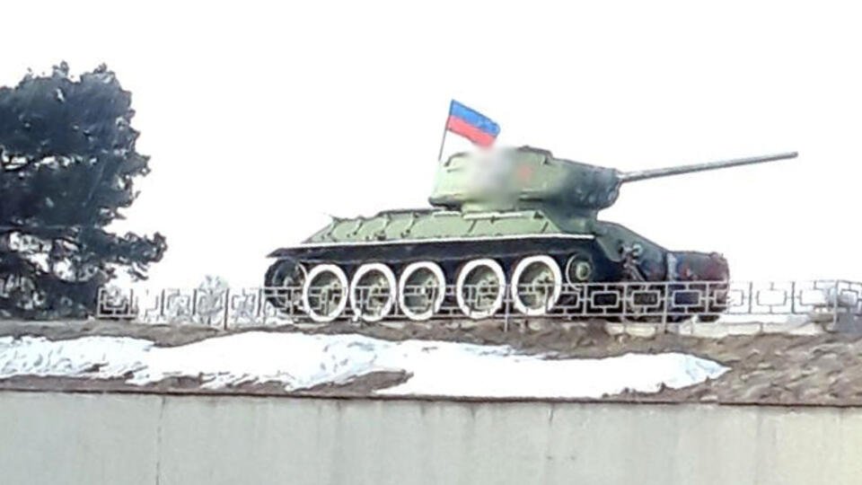 В Подмосковье вандалы нанесли фашистскую символику на памятник воинам-танкистам