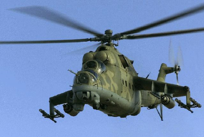 Вертолет Ми-24 в небе
