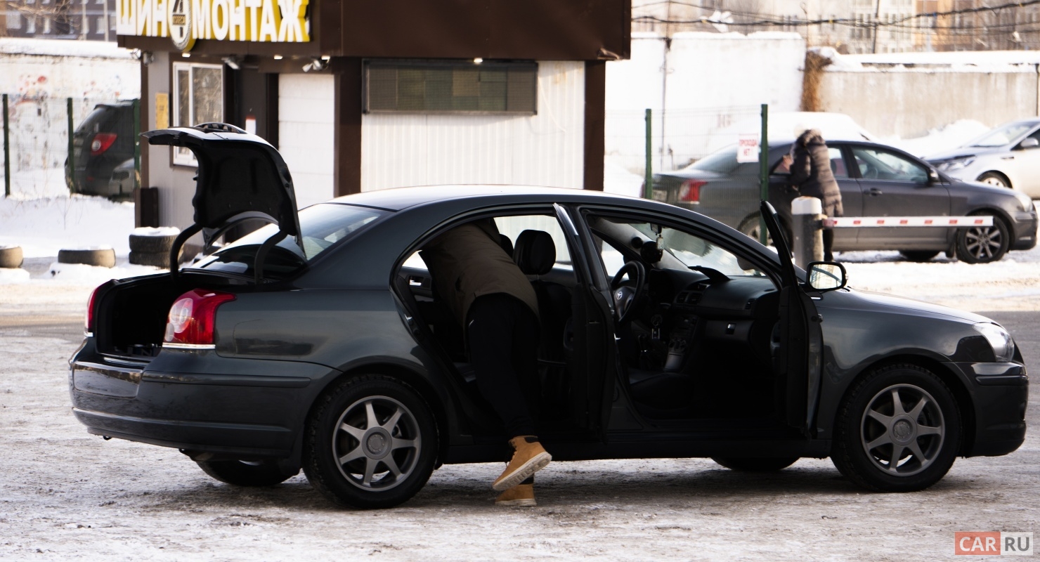 Почему на улицах Калифорнии появляется все больше автомобилей с открытыми багажниками