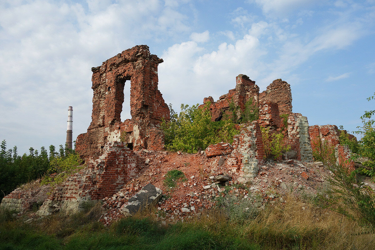 Руины бывшего дома директора завода «Баррикады», в котором находился командный пункт 138-й стрелковой дивизии полковника Людникова И.И. AntiSR (CC BY-SA 4.0)