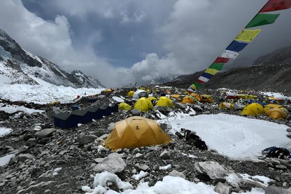 По мере таяния льда «зона смерти» Эвереста обнажается