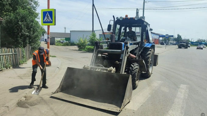 Дорожники в Барнауле приводят улицы в порядок