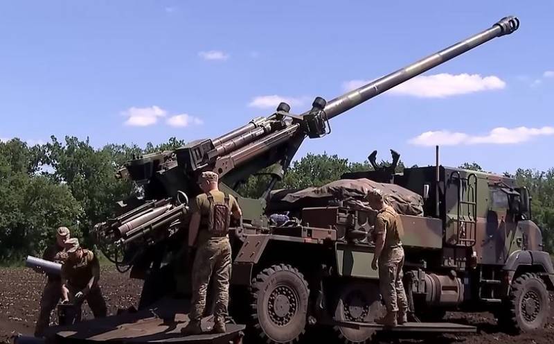 «Уралвагонзавод» передал «благодарность» Макрону за поставленные на Украину 155-мм САУ Caesar украина