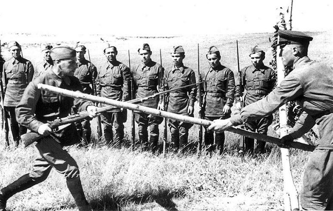 Почему немцы боялись рукопашных схваток с русскими