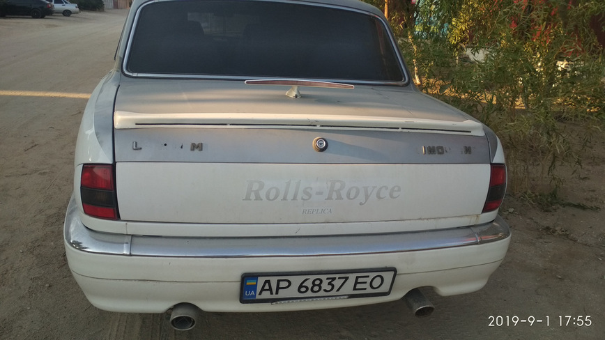 Владелец превратил лимузин «Волга» в ужасную реплику Rolls-Royce, чтобы привлечь молодоженов Владелец превратил лимузин «Волга» в ужасную реплику Rolls-Royce, чтобы привлечь молодоженов авто и мото,автоновости