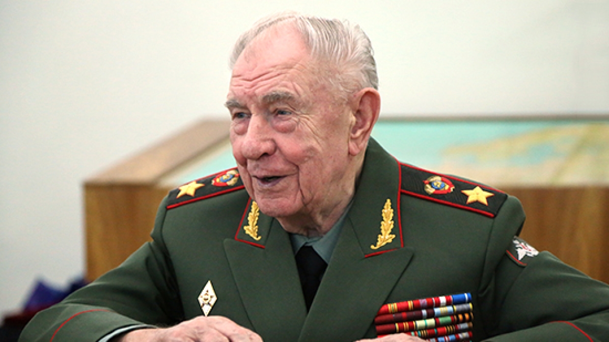 Настоящий генерал, «человек-кремень»: каким запомнился последний маршал СССР Дмитрий Язов